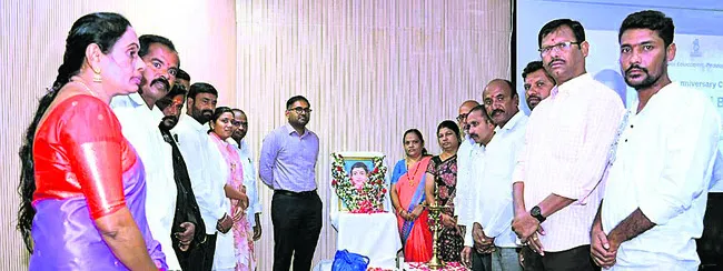 చిత్తశుద్ధితో పని చేయాలి