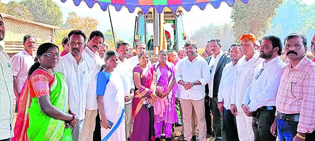 ఏజెన్సీలో రోడ్ల నిర్మాణానికి ప్రత్యేక నిధులు