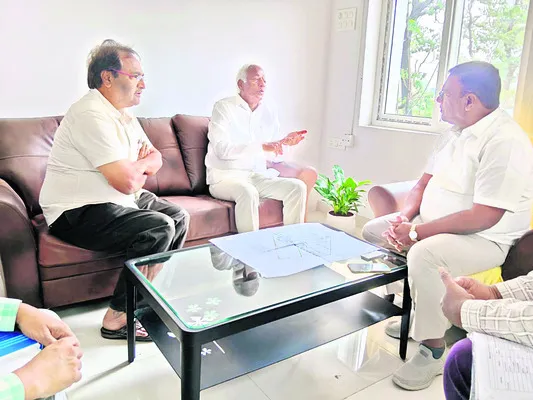 ఇంటిగ్రేటెడ్‌ స్కూల్‌ నిర్మాణంపై సమీక్ష