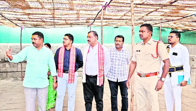 భక్తులకు ఇబ్బందులు  కలగకుండా చూడాలి