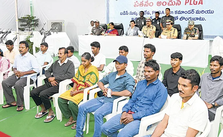 20 Maoists led by commander Badse Sukka surrender before Telangana police