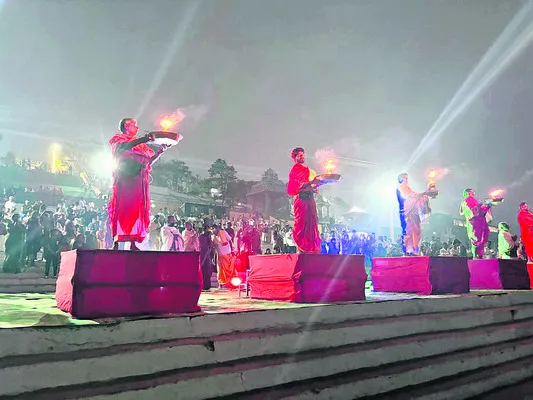 వైభవంగా నదీ హారతి