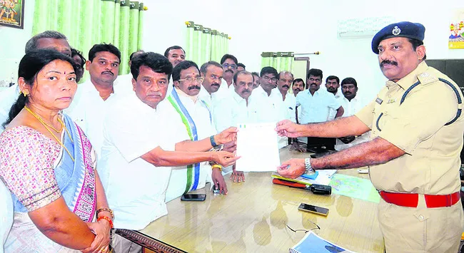 ప్రజాస్వామ్యబద్ధంగా ఎన్నిక నిర్వహించాలి 