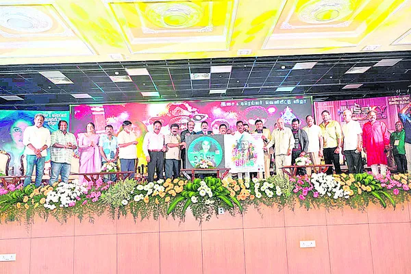 ఒకే వేదికపై మూడు వేడుకలు