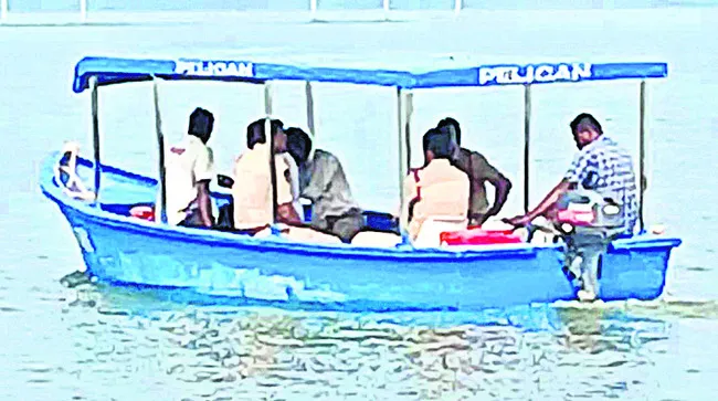 ఆహ్లాదం.. ఆటపాక పక్షుల కేంద్రం 
