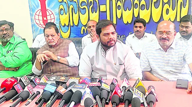 ఒత్తిళ్లకు తలొగ్గి సెమికండక్టర్‌ పరిశ్రమ మళ్లింపు