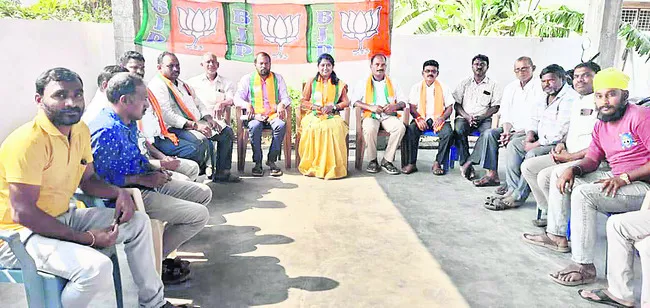 హుజూర్‌నగర్‌లో కాషాయ జెండా ఎగురవేస్తాం