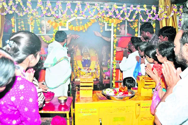 పెద్దమ్మతల్లికి విశేష పూజలు