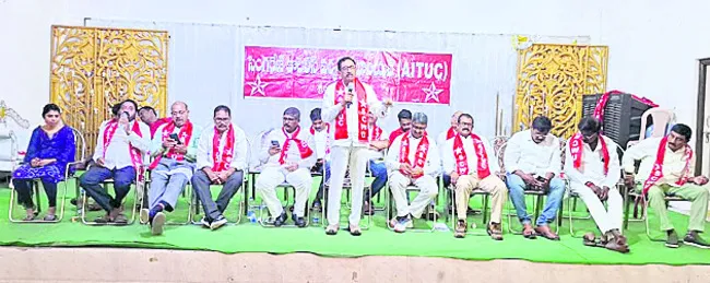 సింగరేణికి బకాయిలు చెల్లించాలి