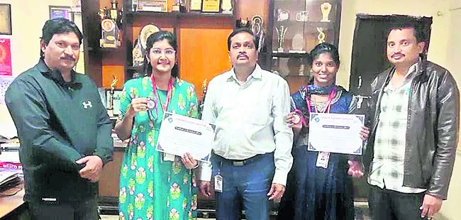 బాక్సింగ్‌ క్రీడాకారులకు అభినందన 