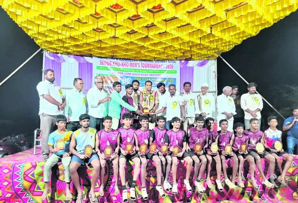 యువత క్రీడలపై ఆసక్తి చూపాలి 