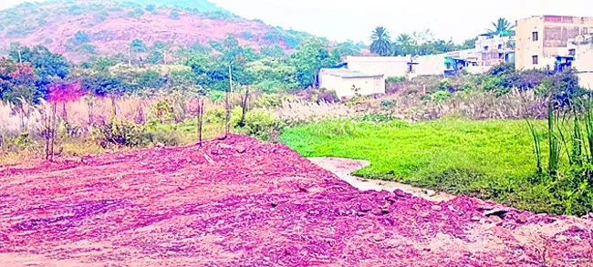 ప్రభుత్వ స్థలాల ఆక్రమణ! 