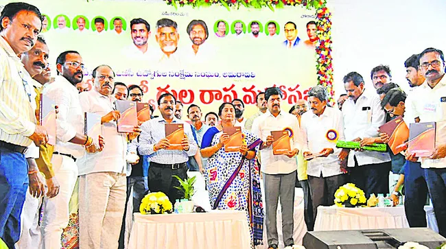 బీసీ, ఓబీసీ వర్గాల అభివృద్ధికి విద్యే కీలకం 