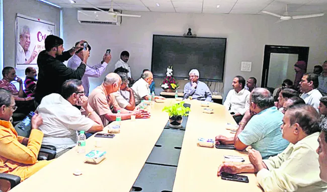 ఇప్పటి రాజకీయ ధోరణులకు సరిపోను