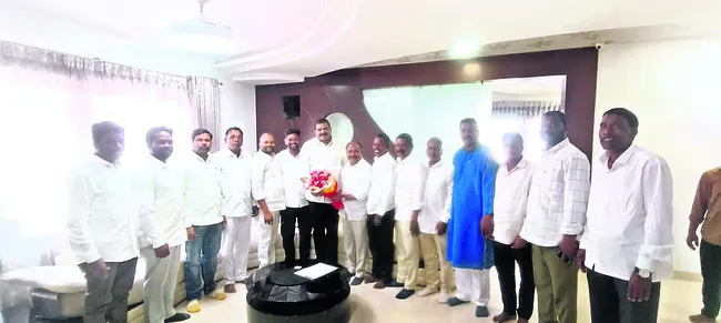 హామీల అమలులో ప్రభుత్వ వైఫల్యాన్ని ఎండగట్టాలి