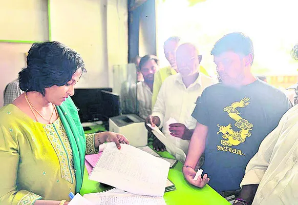 ప్రత్యేక అధికారుల నియామకం