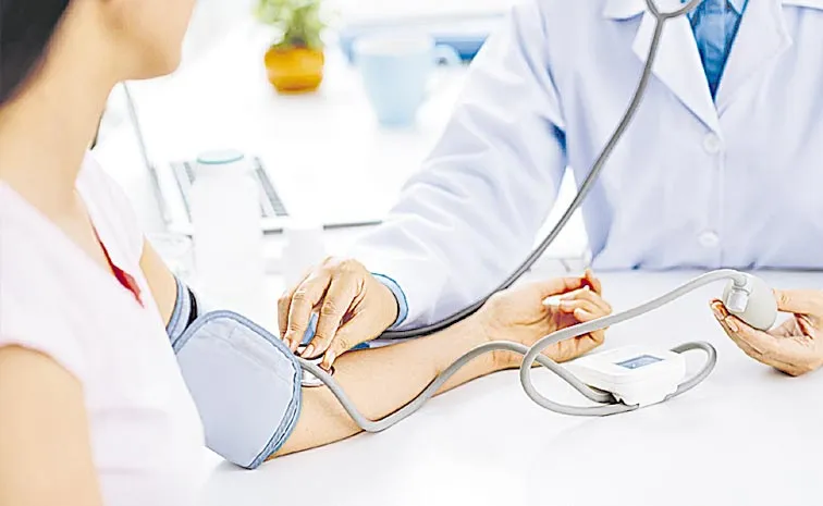 డాక్టరమ్మలు తగ్గిపోతున్నారు!