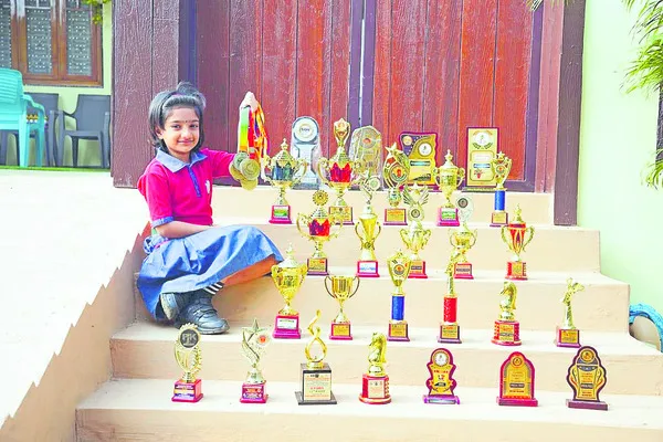 తల్లి మందలించిందని యువకుడి ఆత్మహత్య 