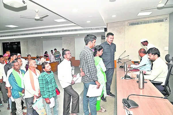 ప్రజావాణి దరఖాస్తులు పరిష్కరించాలి