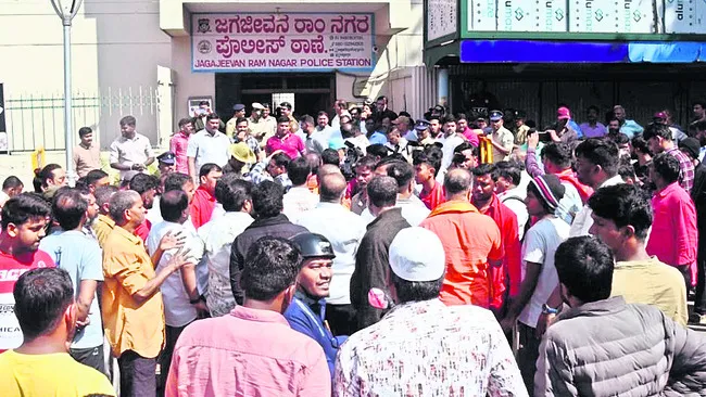 ఓంశక్తి భక్తులపై రాళ్ల దాడి 