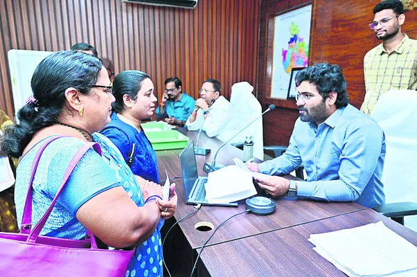 అర్జీలపై ప్రత్యేక దృష్టి సారించాలి 