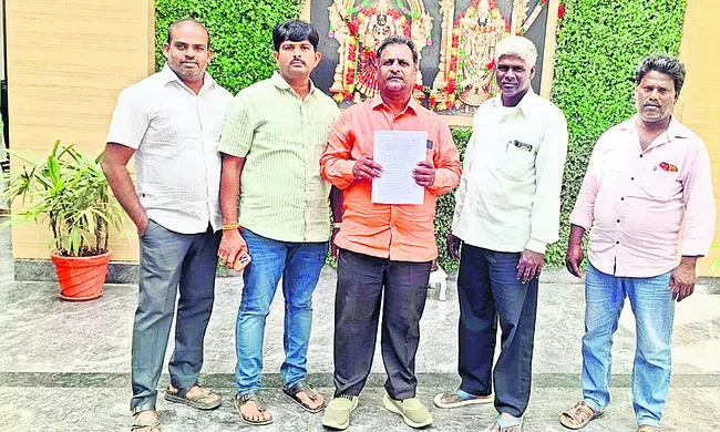 ప్రభుత్వ భూమిని కాపాడండి 