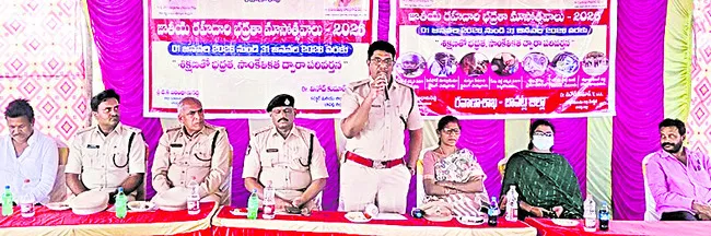 ఏకాగ్రతతో వాహనాలు నడిపితే ప్రమాదాలు నివారించవచ్చు