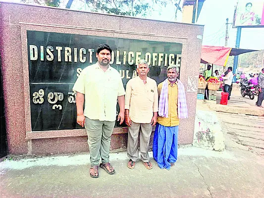 ● ఆర్పీఎఫ్‌ ఉద్యోగిపై సర్పంచ్‌ భర్త ఫిర్యాదు 