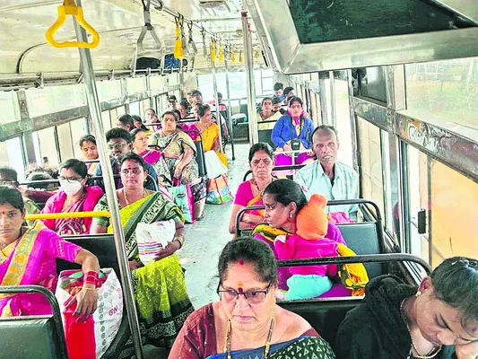 ● నగదు లేక.. టోల్‌ కట్టక 