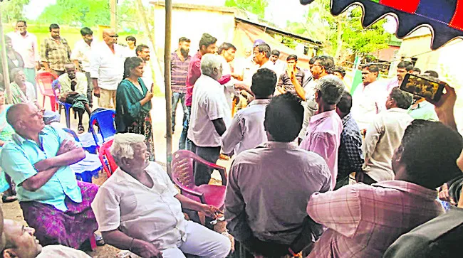 ‘దేశం’ తమ్ముళ్ల కుమ్ములాట 