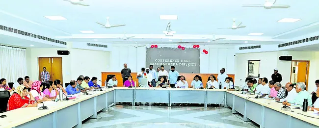 ప్రత్యేకాధికారులు హాస్టళ్లను  తనిఖీ చేయాలి