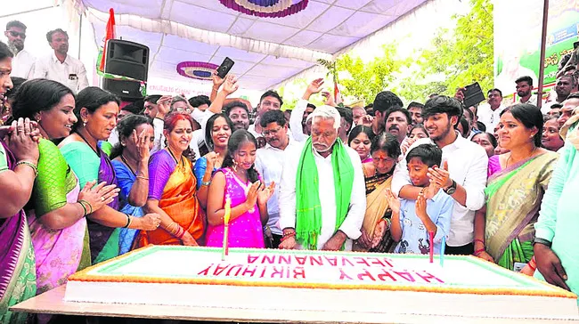 ఘనంగా జీవన్‌రెడ్డి జన్మదిన వేడుకలు