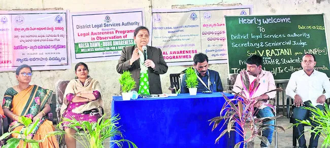 ‘మైనర్లకు వాహనాలు ఇవ్వొద్దు’ 