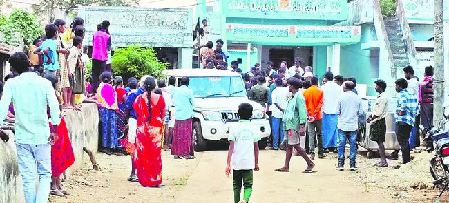 కట్టకిందపల్లిలో కలకలం