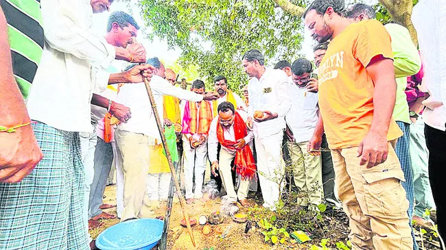 ఎంపీ సుడిగాలి పర్యటన
