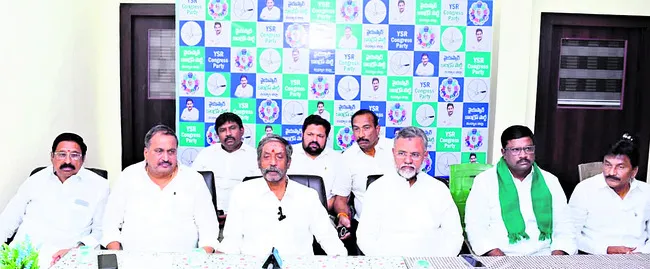 సీమ ప్రాజెక్ట్‌లను తెలంగాణకు తాకట్టుపెట్టారు!