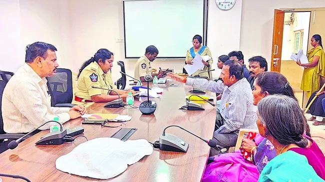 మీరైనా న్యాయం చేయండి 