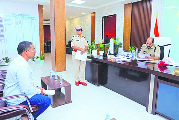 మోసపోయాం.. న్యాయం చేయండి 