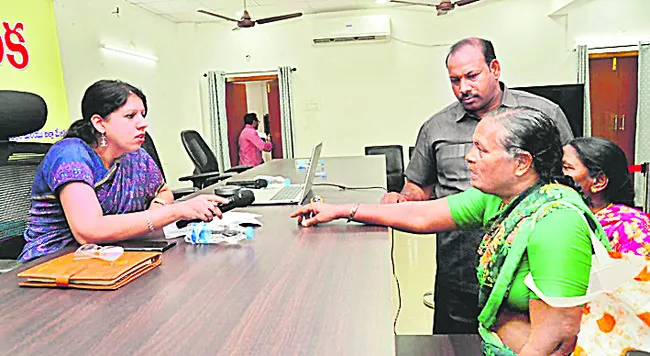 అర్జీలు క్షుణ్ణంగా పరిశీలించి పరిష్కరించాలి 