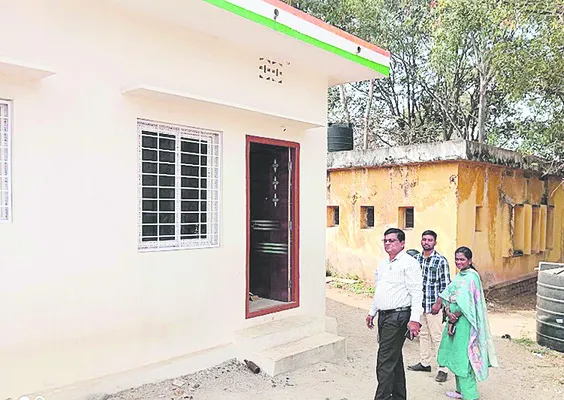 ఇళ్లు నిర్మించకుంటే రద్దు చేస్తాం