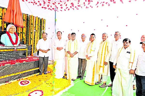 మమ్మీ, డాడీ కల్చర్‌కు స్వస్తి పలకండి 
