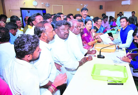 పంచాయతీలకు నిధులివ్వండి 