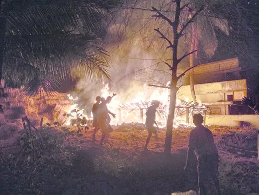 పశువుల పాక దగ్ధం  
