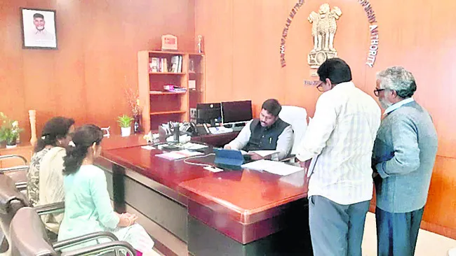 ఫిర్యాదులను సత్వరమే పరిష్కరించాలి