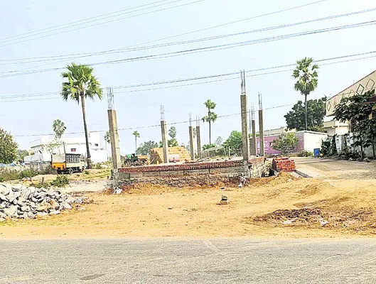 విలీన గ్రామాల్లో ఇష్టారాజ్యం