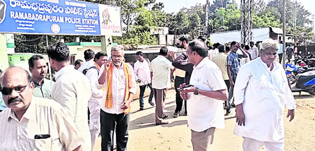 ఆంజనేయస్వామి విగ్రహం ధ్వంసంపై ఫిర్యాదు