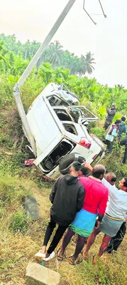 రోడ్డు ప్రమాదంలో నలుగురు దుర్మరణం