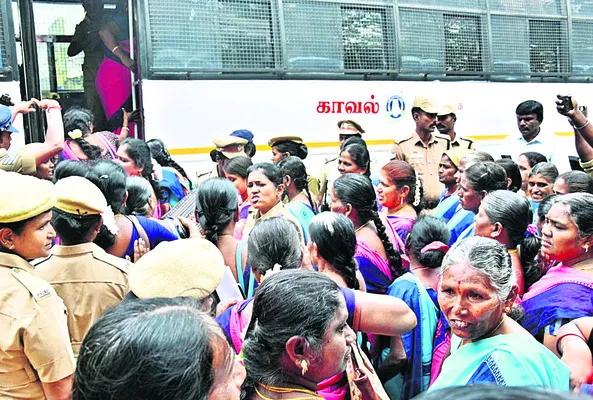 అంగన్‌వాడీ కార్యకర్తల అరెస్ట్‌