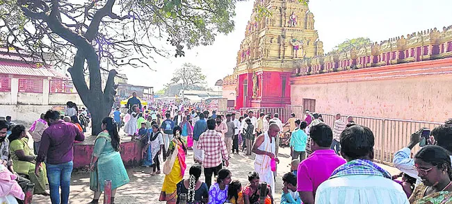 అంజన్నకు మొక్కులు