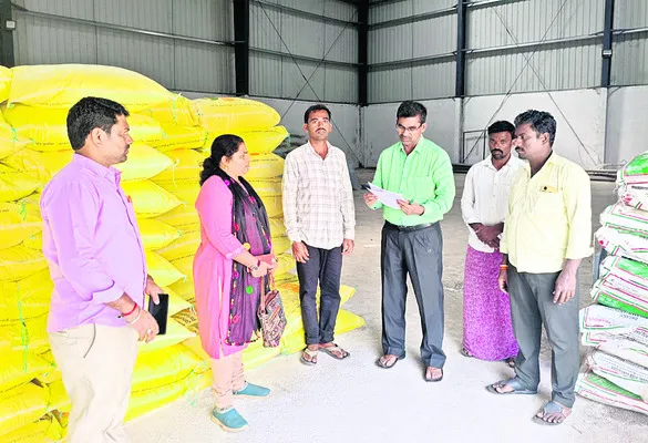 యూరియా కొరత  రానివ్వొద్దు 
